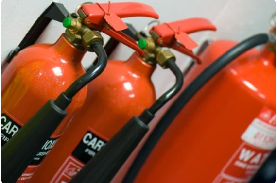 Conjunto de extintores de CO2 en extintores Coslada